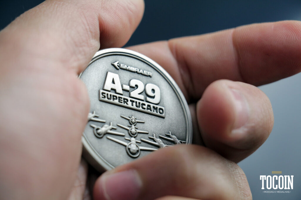 medalha-personalizada-a29-super-tucano-esquadrilha-da-fumaca-personalizada