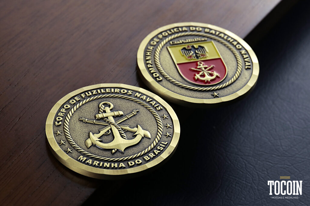 Duas moedas da Companhia de Polícia do Batalhão Naval da Marinha do Brasil