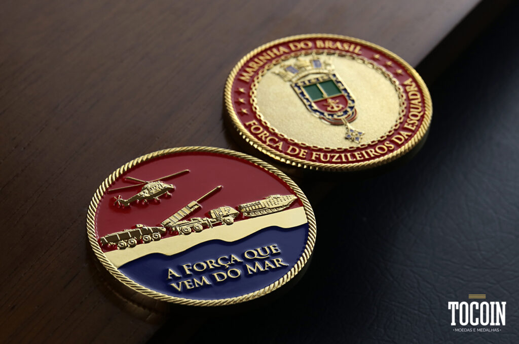 Duas moedas da Força de Fuzileiros da Esquadra da Marinha do Brasil