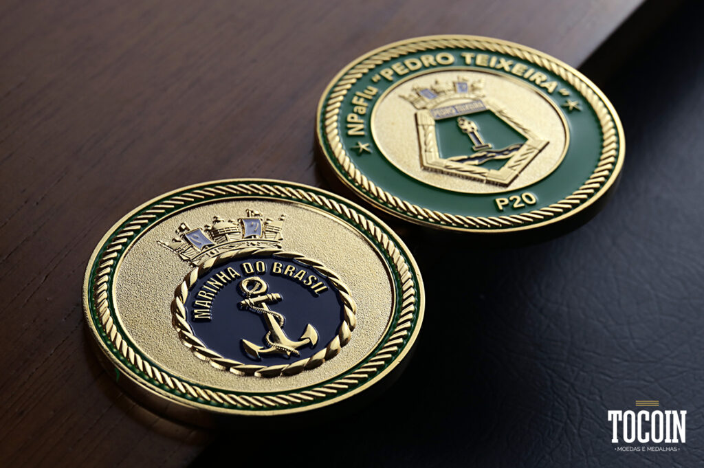 Duas moedas do Navio de Patrulha Fluvial "Pedro Teixeira" P20 da Marinha do Brasil
