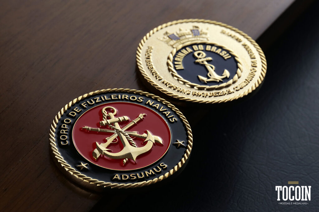 Duas moedas do Corpo de Fuzileiros Navais da Marinha do Brasil
