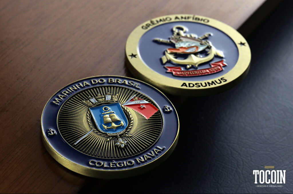 Duas moedas do Grêmio Anfíbio do Colégio Naval da Marinha do Brasil